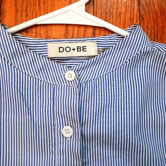 Pleated blouse size medium - Picture 3 of 4